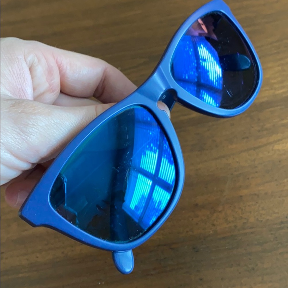 Polarized mirrored Oakley frogskins sunglasses